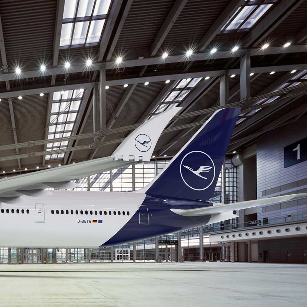 Ein Flugzeug der Lufthansa im Hangar. Ein Flugzeug der Lufthansa im Hangar.